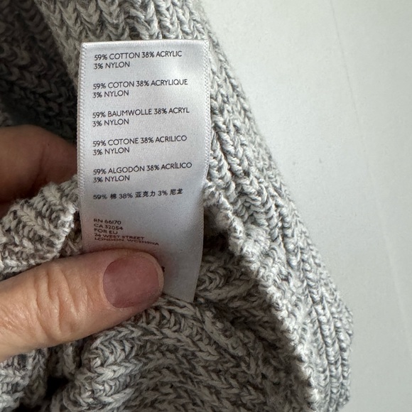 URBAN OUTFITTERS CHUNKY KNIT V-NECK SWEATER NWOT - Picture 5 of 6